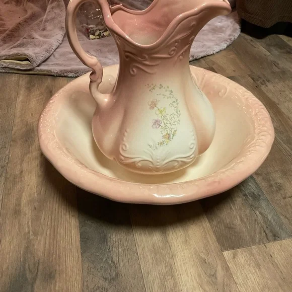 Pitcher & wash bowl 1940’s century mint condition